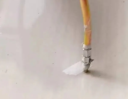 秦皇岛瓷砖空鼓维修公司专业解答在瓷砖铺贴过程中，如果使用的砂料过粗（如全部使用了粗砂），可能会导致以下问题